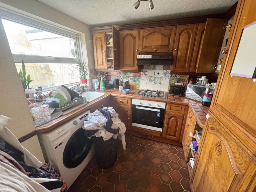 Lot: 28 - FREEHOLD TERRACE HOUSE INVESTMENT - Kitchen